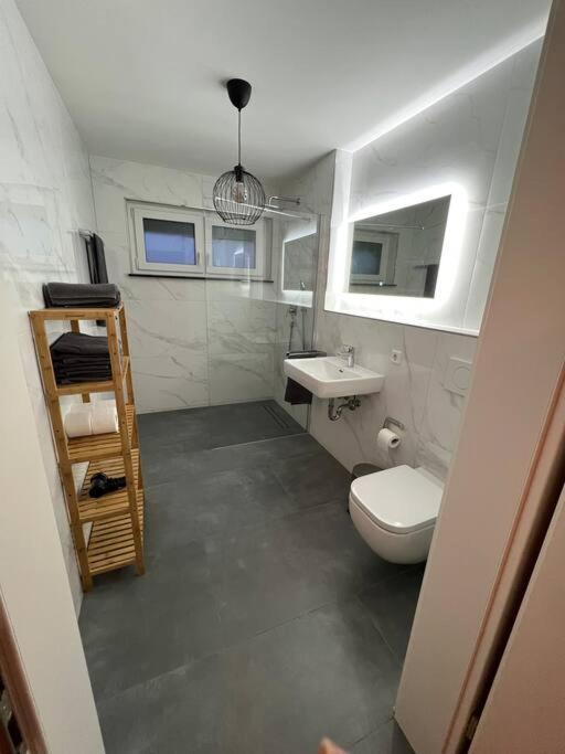 3-zimmer Mit Lage Apartment *