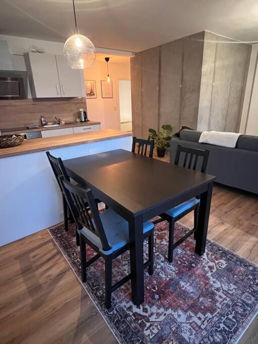3-zimmer Mit Lage Apartment *